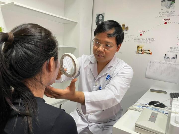 Mặt 'cháy đen' vì lăn kim, lột da bằng hóa chất vô tội vạ - 2