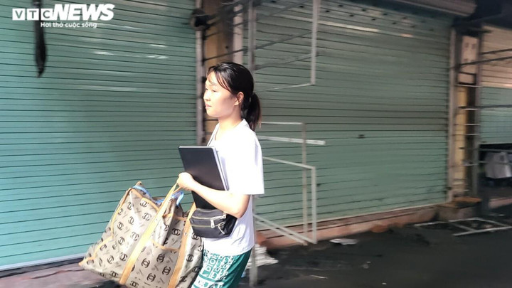 Hiện trường tan hoang sau vụ cháy thiêu rụi hơn 100 gian hàng ở Bắc Ninh - 9