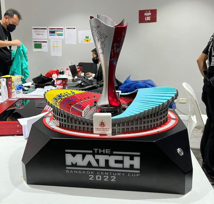 Mải mê giao hữu, Manchester United bỏ quên cúp tại Bangkok - 2