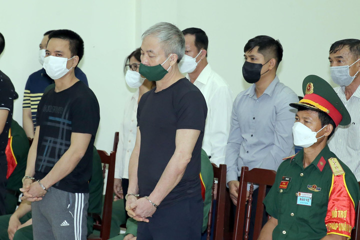 Mỗi lần chơi golf, cựu tướng cảnh sát biển được 'trùm' xăng lậu biếu 200 triệu - 1