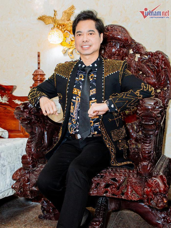 Danh ca Ngọc Sơn tặng biệt thự 400 tỷ đồng cho từ đường dòng họ