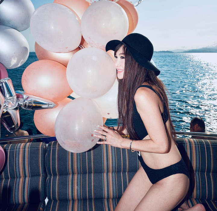 Ở tuổi 56, Ôn Bích Hà vẫn nuột nà, nóng bỏng khi diện bikini - 3