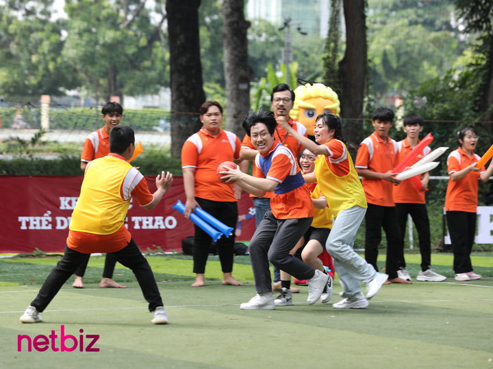 Misthy, Khánh Vân, Phát La và Nicky 'quậy tung' khi thành sinh viên đại học - 5