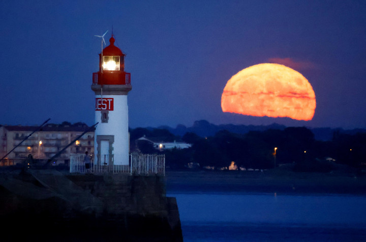 Mãn nhãn với siêu trăng hươu đực lớn và sáng nhất trong năm - 3