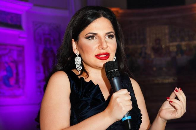 'Nữ hoàng tiền số' đang bị truy nã sống xa hoa thế nào? - 1