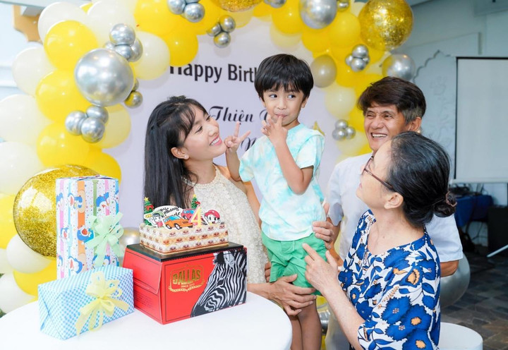 Diễn viên Nguyệt Ánh tự tay tổ chức tiệc sinh nhật tròn 4 tuổi cho con trai - 2