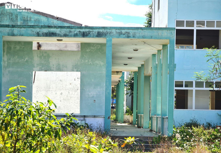 Cận cảnh bệnh viện bỏ hoang giữa khu 'đất vàng' ven biển Đà Nẵng - 5