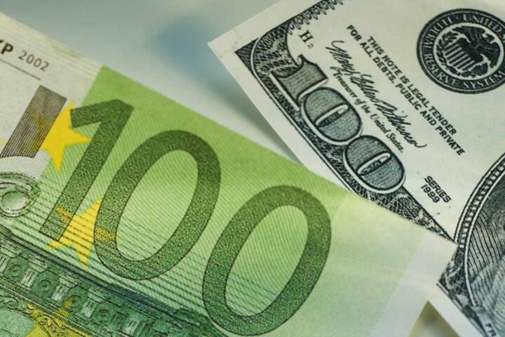 Tỷ giá euro – USD 'thủng đáy': Triển vọng ảm đạm với kinh tế châu Âu - 1