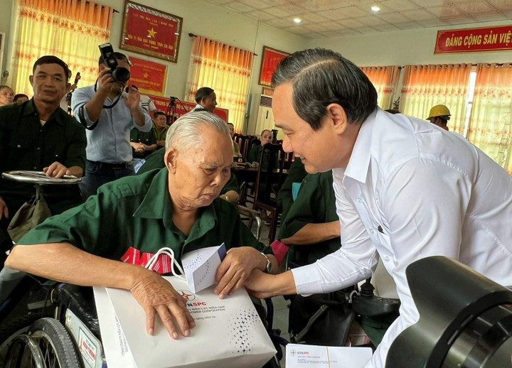 Nghĩa tình ngành điện miền Nam với các thương, bệnh binh - 1