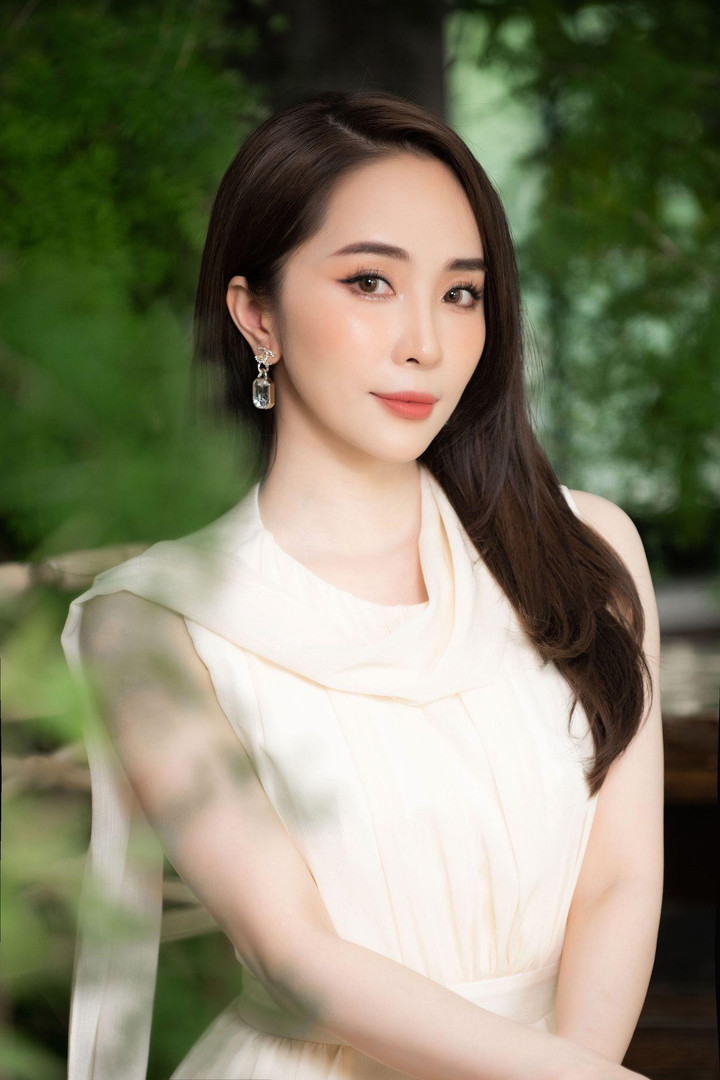 Quỳnh Nga tiết lộ 3 thứ nhất định phải có khi ra đường - 2