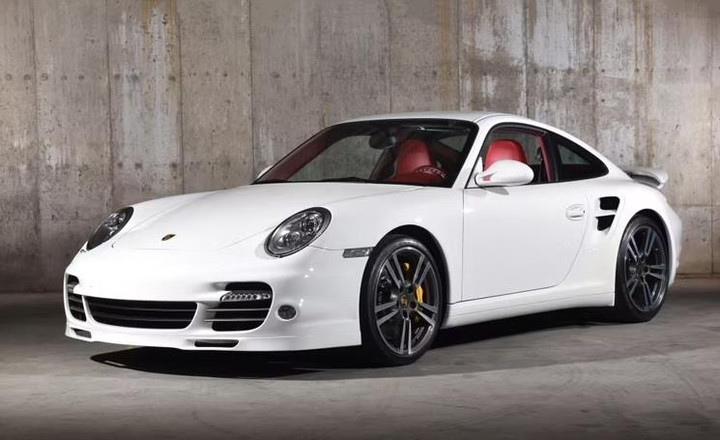 Bộ sưu tập xe đồ sộ của người giàu nhất thế giới Elon Musk - 4