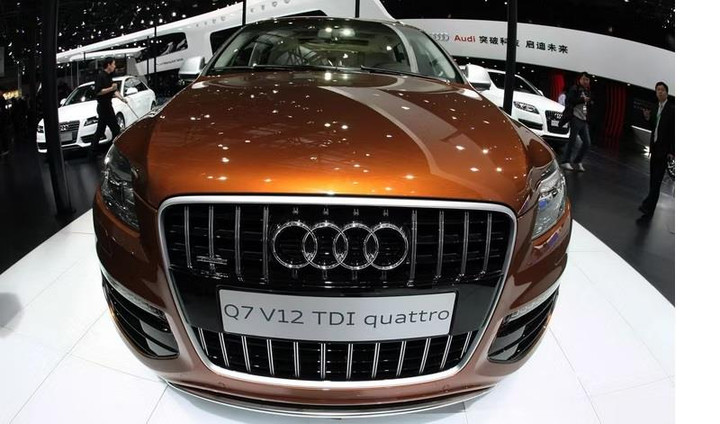 Bộ sưu tập xe đồ sộ của người giàu nhất thế giới Elon Musk - 5