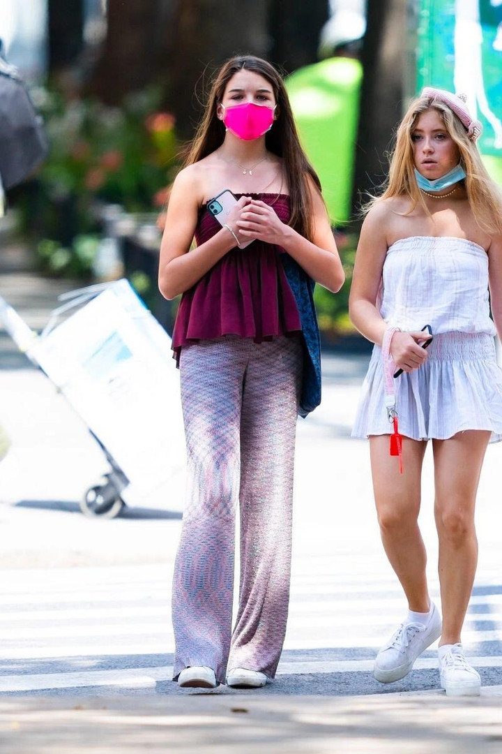 Con gái Tom Cruise ngày càng gợi cảm - 12