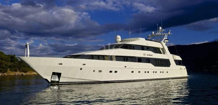 'Nữ hoàng tiền số' đang bị truy nã sống xa hoa thế nào? - 6