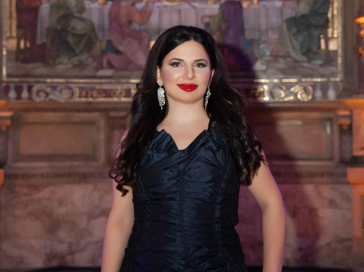 'Nữ hoàng tiền số' đang bị truy nã sống xa hoa thế nào? - 8