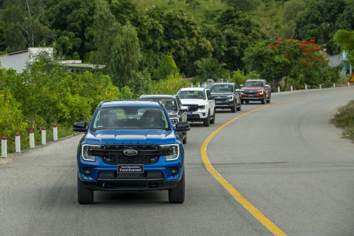 Ford Everest thế hệ mới: Tài sắc vẹn toàn - 16