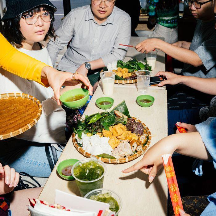 Bún đậu mắm tôm ở New York: ‘Mùi rất ghê, nhưng ăn rất phê’ - 2