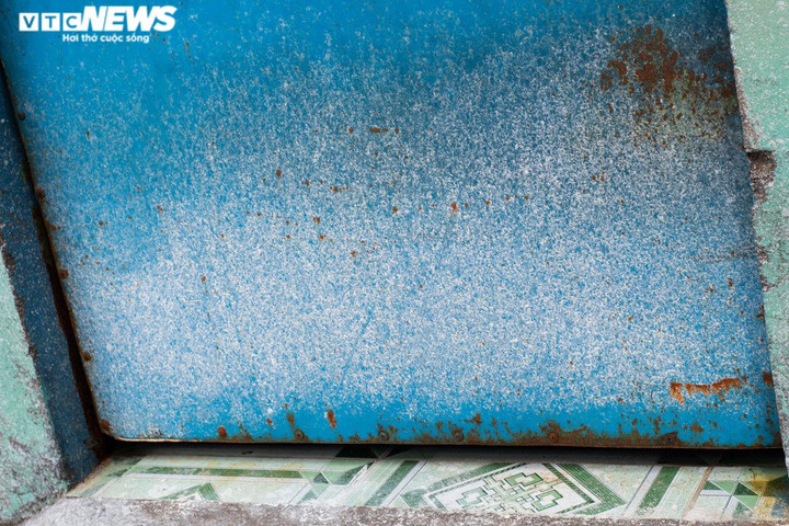 Nhiều người trả phòng, rời nhà tìm nơi ở tạm sau vụ cháy kho hóa chất ở TP.HCM - 13