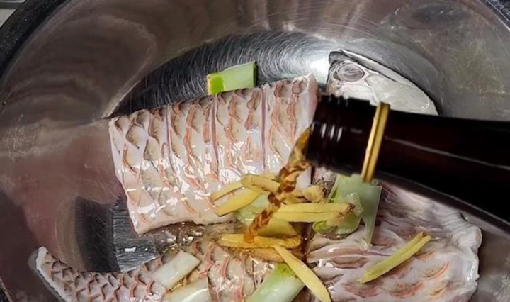 Nghe dân mạng, chủ cá có màn xử lý cá rồng bị chết vừa 'bi thương' vừa hài hước - 2