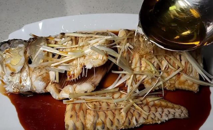 Nghe dân mạng, chủ cá có màn xử lý cá rồng bị chết vừa 'bi thương' vừa hài hước - 3