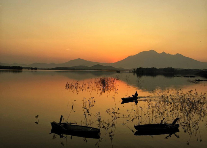Ngắm hoàng hôn tuyệt mỹ tại hồ nước ghi dấu ấn truyền thuyết Sơn Tinh-Thủy Tinh - 3