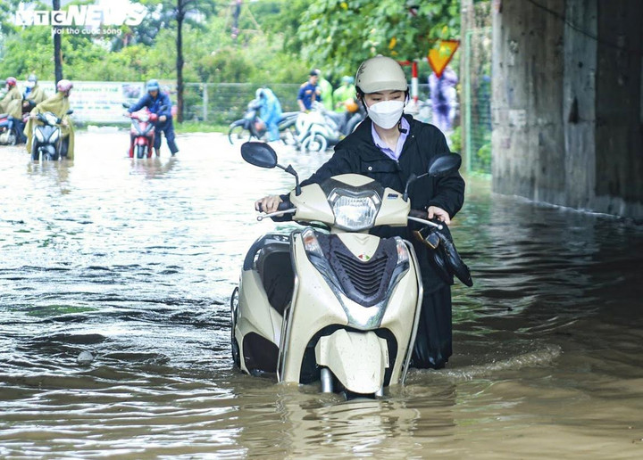 Thời tiết ngày 15/7: Hà Nội mưa to, nhiều tuyến phố khả năng ngập úng - 1
