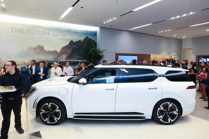 VinFast đồng loạt khai trương 6 trung tâm bán hàng tại Mỹ - 4