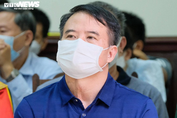 Cựu Đại tá Biên phòng bảo kê đường dây buôn lậu xăng dầu lĩnh án chung thân - 1