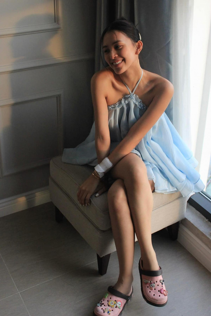 Mặt mộc trong veo, đẹp động lòng người của Hoa hậu Tiểu Vy - 4