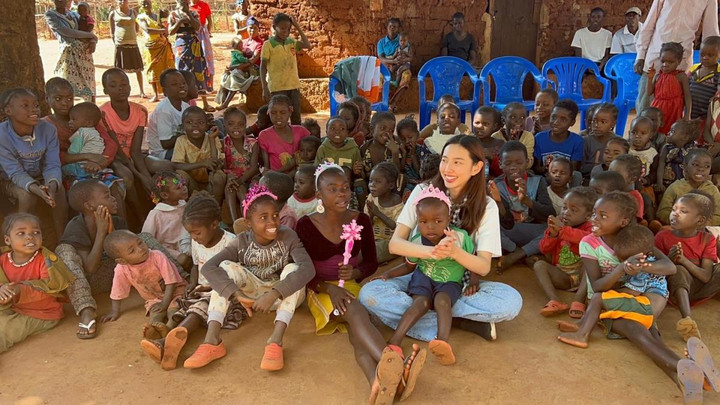 Hoa hậu Thùy Tiên: Mang cả trái tim của người Việt lan tỏa đến vùng đất châu Phi - 4