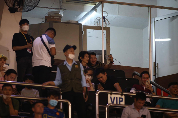 Trực tiếp bóng đá CLB TP.HCM 0-2 HAGL: Bùi Tiến Dũng mắc sai lầm - 3