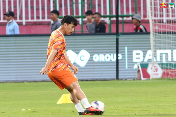 Trực tiếp bóng đá CLB TP.HCM 0-2 HAGL: Bùi Tiến Dũng mắc sai lầm - 6