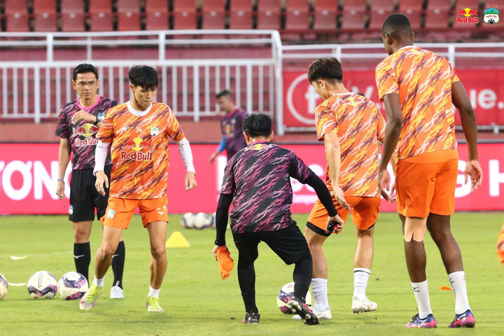 Trực tiếp bóng đá CLB TP.HCM 0-2 HAGL: Bùi Tiến Dũng mắc sai lầm - 7