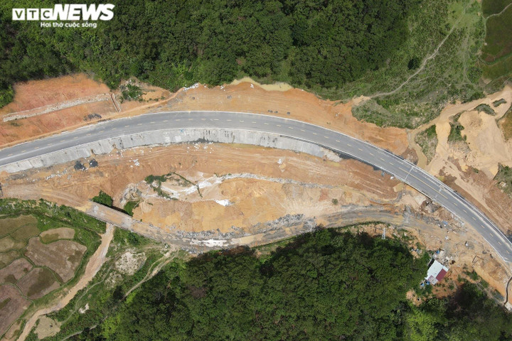Ảnh: Cận cảnh hơn 30km đường xuyên núi nối Kon Tum - Quảng Ngãi - 3