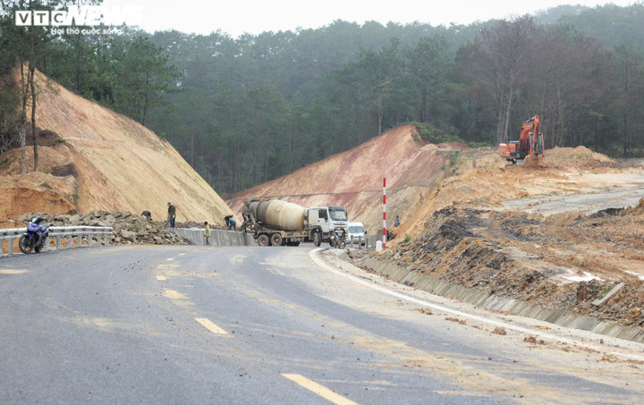 Ảnh: Cận cảnh hơn 30km đường xuyên núi nối Kon Tum - Quảng Ngãi - 7