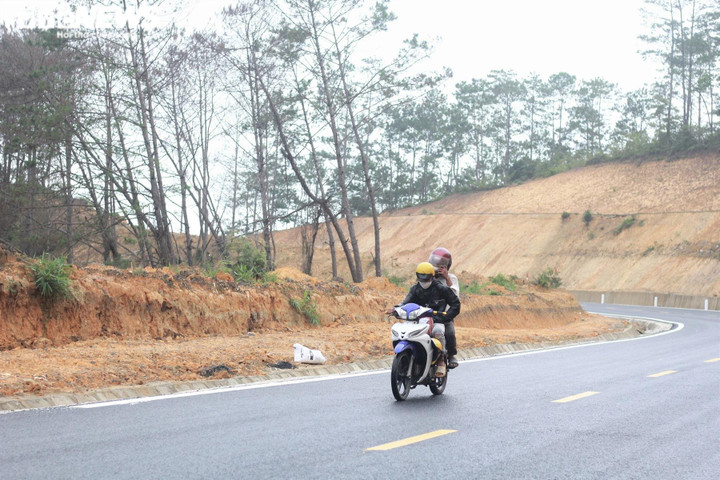 Ảnh: Cận cảnh hơn 30km đường xuyên núi nối Kon Tum - Quảng Ngãi - 9