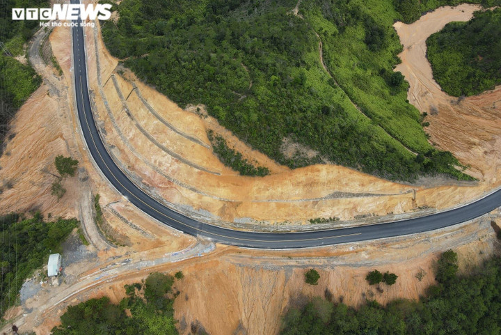 Ảnh: Cận cảnh hơn 30km đường xuyên núi nối Kon Tum - Quảng Ngãi - 10