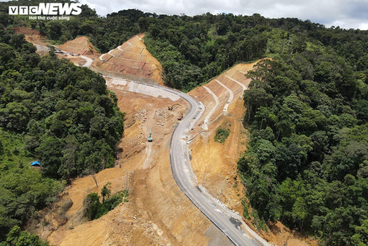 Ảnh: Cận cảnh hơn 30km đường xuyên núi nối Kon Tum - Quảng Ngãi - 2
