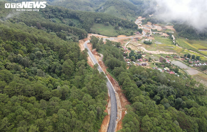 Ảnh: Cận cảnh hơn 30km đường xuyên núi nối Kon Tum - Quảng Ngãi - 1