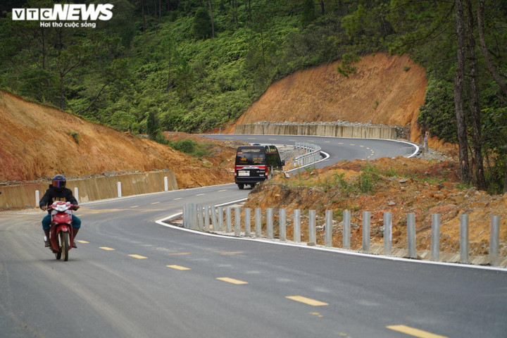 Ảnh: Cận cảnh hơn 30km đường xuyên núi nối Kon Tum - Quảng Ngãi - 5
