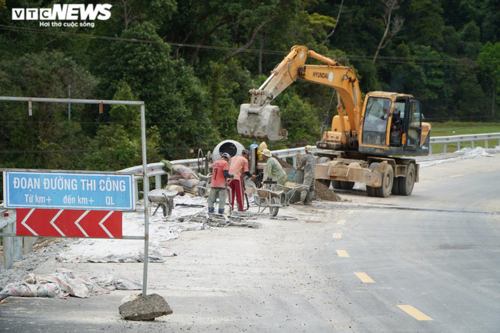 Ảnh: Cận cảnh hơn 30km đường xuyên núi nối Kon Tum - Quảng Ngãi - 6