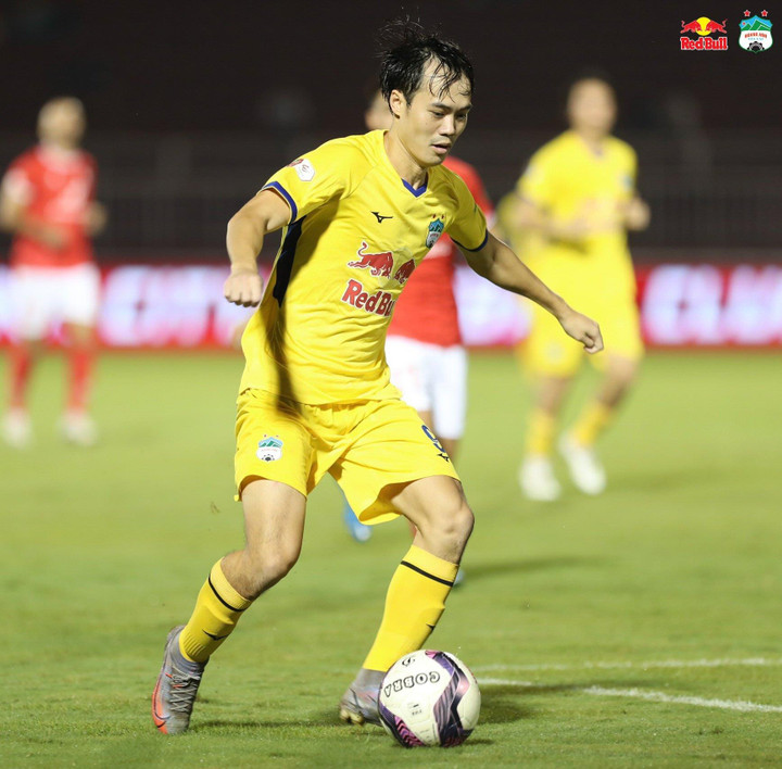 Công Phượng chấn thương, Văn Toàn thêm gánh nặng ghi bàn - 1