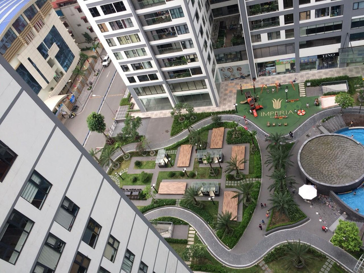 Hà Nội: Nam thanh niên trượt chân rơi từ tầng 3 chung cư xuống đất - 1