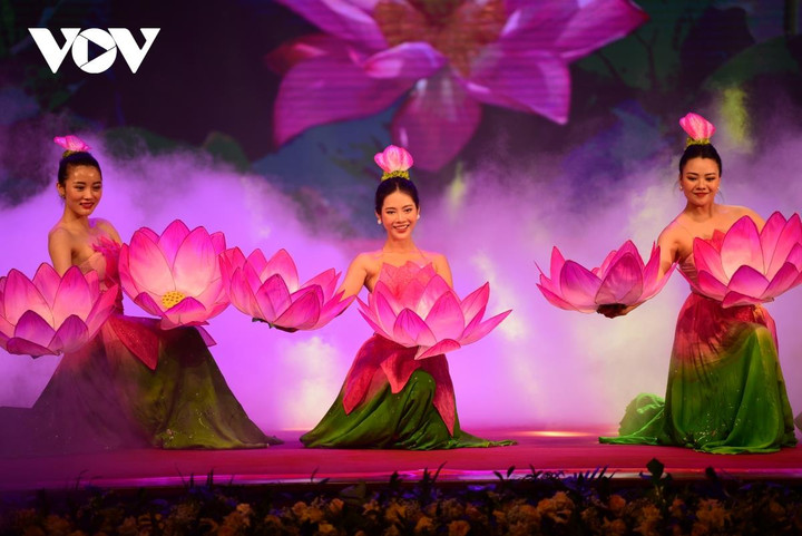 'Tình nghĩa Việt - Lào sáng hơn trăng rằm, thơm hơn đóa hoa nào thơm nhất' - 3