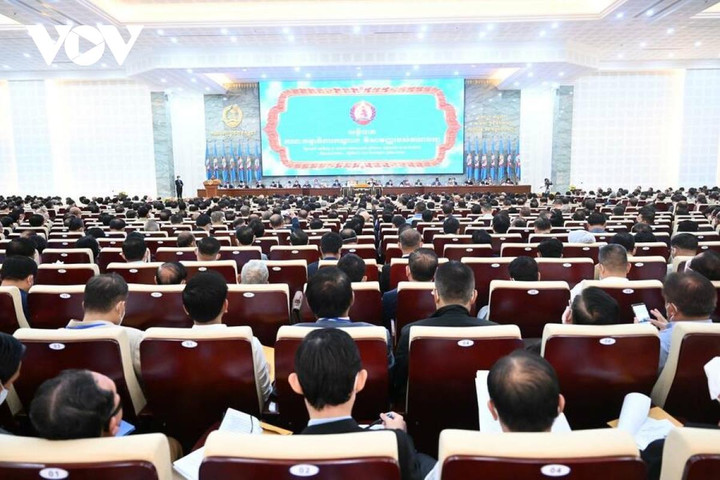 Hai cha con ông Hun Sen đều được chọn là ứng cử viên Thủ tướng - 1