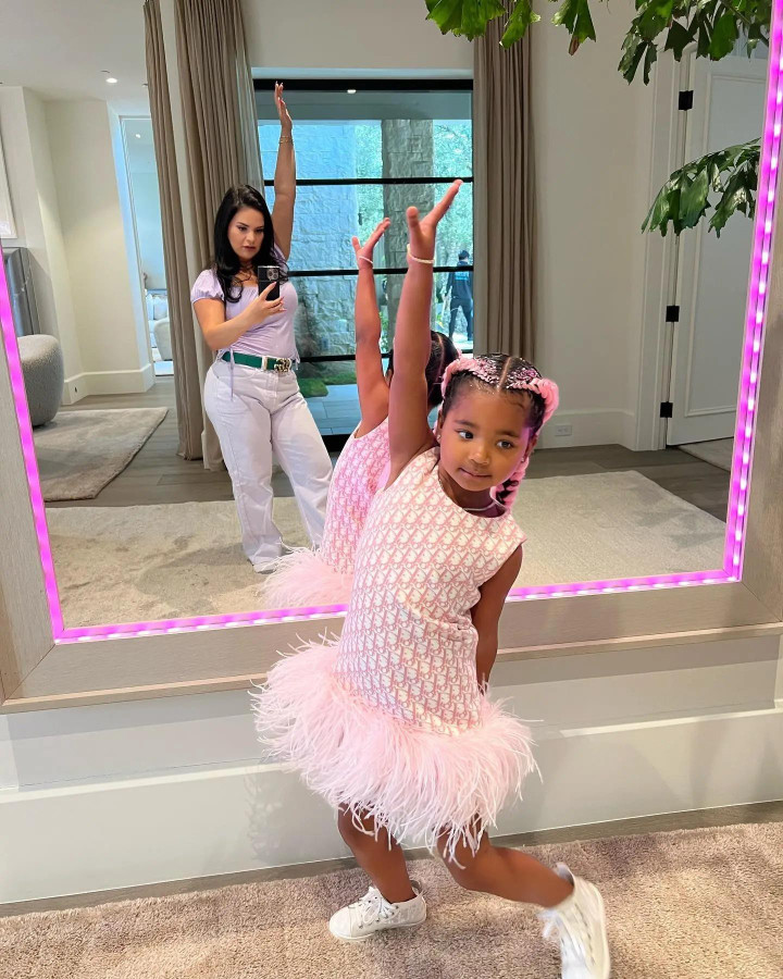 bảo mẫu trong gia đình sao Hollywood ảnh 7 Nghề trông con cho người nổi tiếng với mức lương hơn 2 tỷ đồng mỗi năm - 7