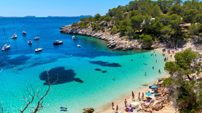 Hòn đảo du lịch siêu đắt đỏ, lon Coca-Cola giá hơn 300 nghìn đồng - 1