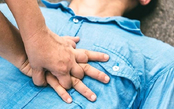 Bác sĩ hướng dẫn cách sơ cứu khi bị ngạt khí - 1