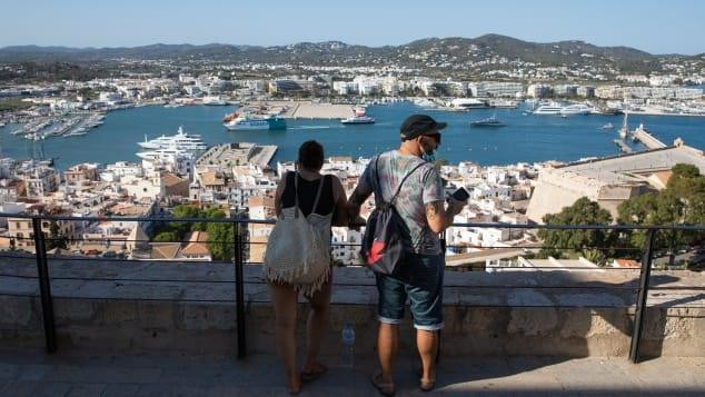 Hòn đảo du lịch siêu đắt đỏ, lon Coca-Cola giá hơn 300 nghìn đồng - 4