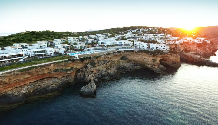 Hòn đảo du lịch siêu đắt đỏ, lon Coca-Cola giá hơn 300 nghìn đồng - 5